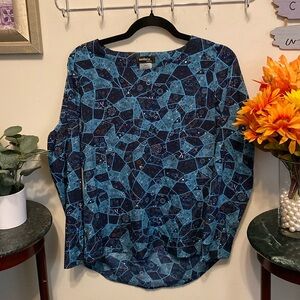 Ambria Selections Pullover Blouse Sz 4. Very Silky. No content tags. Hi-low hem.